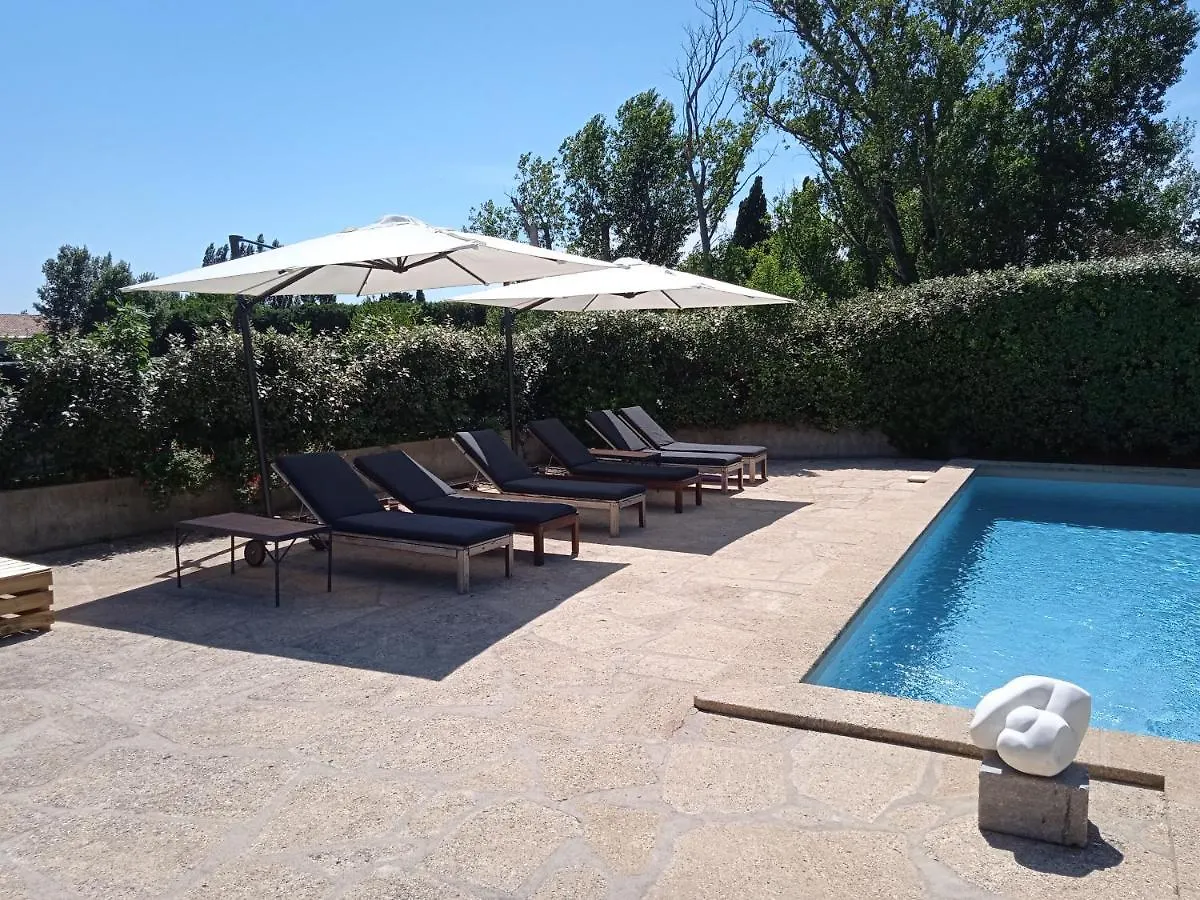 Mazet Des Artistes Bed & Breakfast Mouries 0*,  France
