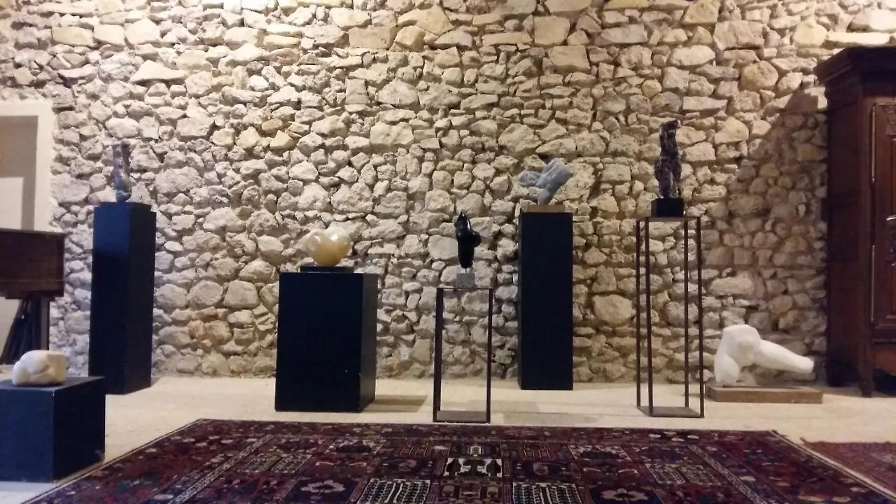 Mazet Des Artistes Bed & Breakfast Mouries